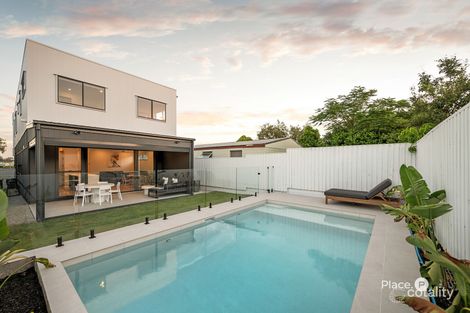 27 Delsie St, Cannon Hill, QLD 4170