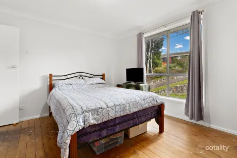 Property photo of 36 Bridgeview Road Yarrawarrah NSW 2233