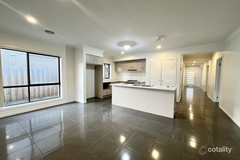 Property photo of 8 Purslane Way Aintree VIC 3336