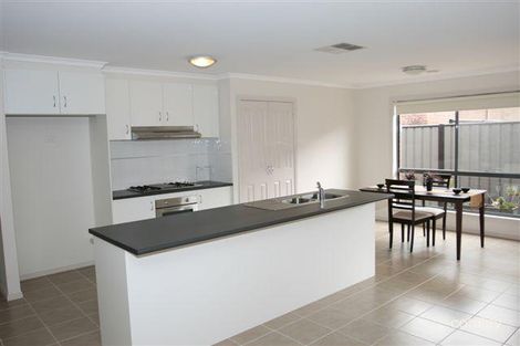 Property photo of 3 Whyalla Gardens Tarneit VIC 3029