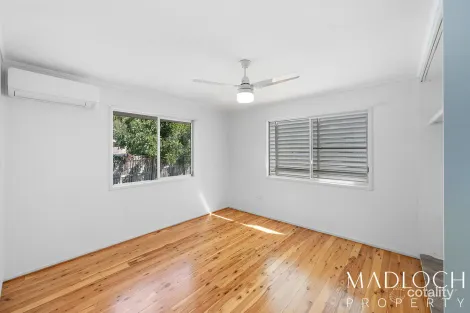 Property photo of 28 John Dory Drive Toolooa QLD 4680