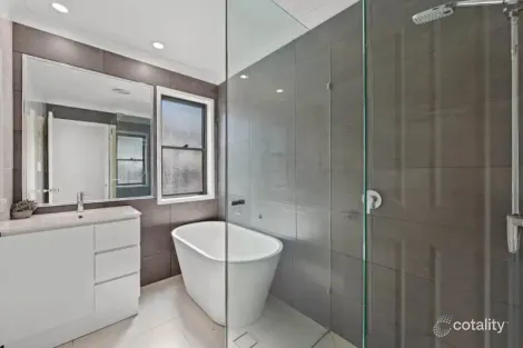 Property photo of 21 Blackwattle Circuit Arundel QLD 4214