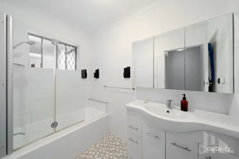 Property photo of 4/82 Bellevue Terrace Clayfield QLD 4011