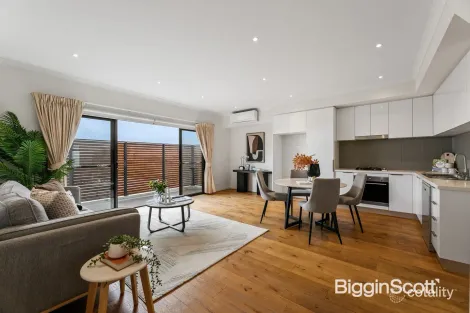 Property photo of 2/32 Rathmullen Quadrant Doncaster VIC 3108