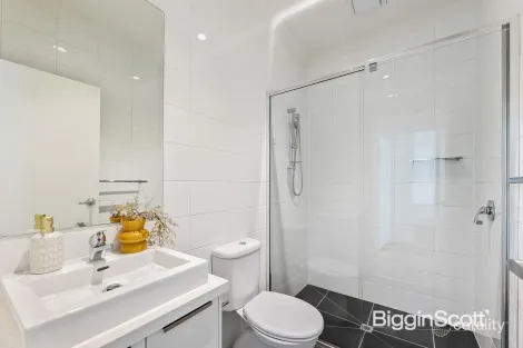 Property photo of 2/32 Rathmullen Quadrant Doncaster VIC 3108