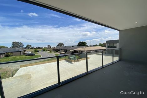 Property photo of 2 Autumn Crescent Carrum Downs VIC 3201