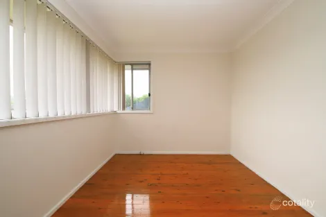 Property photo of 15 Oak Drive Georges Hall NSW 2198