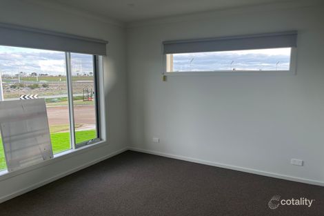 Property photo of 40 Mantis Circuit Tarneit VIC 3029