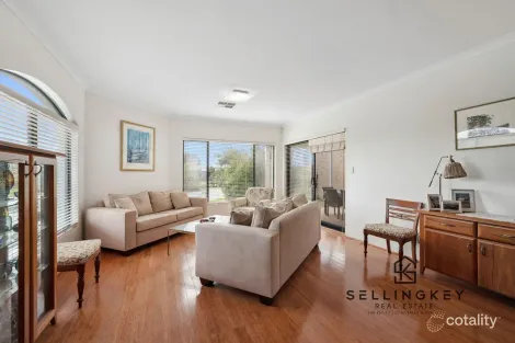 Property photo of 15 Hourn Way Canning Vale WA 6155
