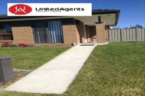 Property photo of 56 Jubilee Circuit Rosemeadow NSW 2560