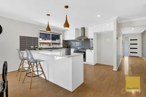 Property photo of 13 Edwin Close Manor Lakes VIC 3024