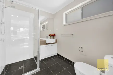 Property photo of 13 Edwin Close Manor Lakes VIC 3024