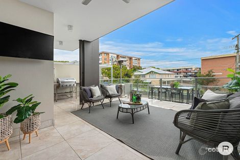Property photo of 2/52 Rialto Street Coorparoo QLD 4151