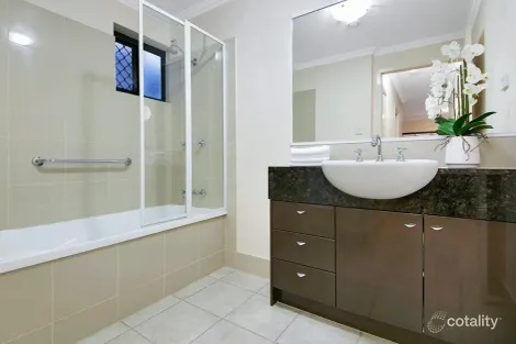Property photo of 2/52 Foxton Street Indooroopilly QLD 4068