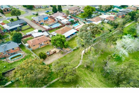 Property photo of 32 Chasselas Avenue Eschol Park NSW 2558