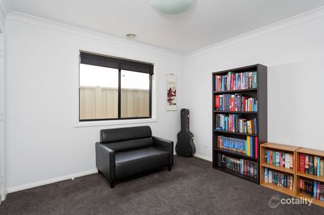 Property photo of 3 Cootamundra Boulevard Gobbagombalin NSW 2650