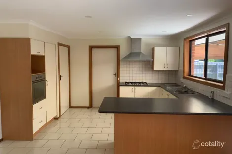 Property photo of 4 Kellaway Crescent Mill Park VIC 3082