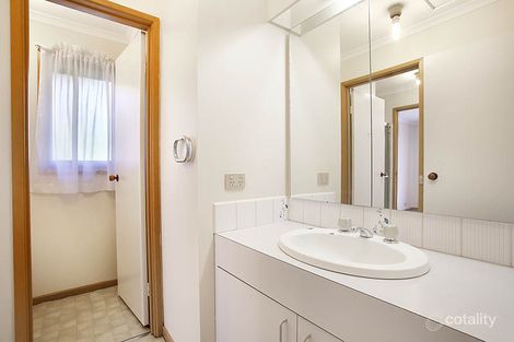 Property photo of 2/13 Endeavour Crescent Endeavour Hills VIC 3802