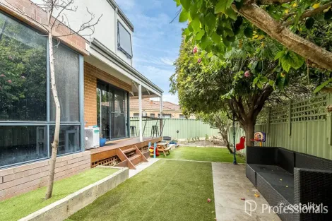 Property photo of 6/16 The Crescent Redcliffe WA 6104