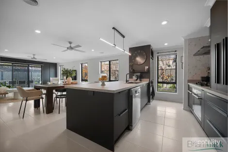 Property photo of 28 Cottesloe Boulevard Tarneit VIC 3029