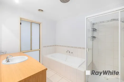 Property photo of 10 Jennings Court Narre Warren South VIC 3805