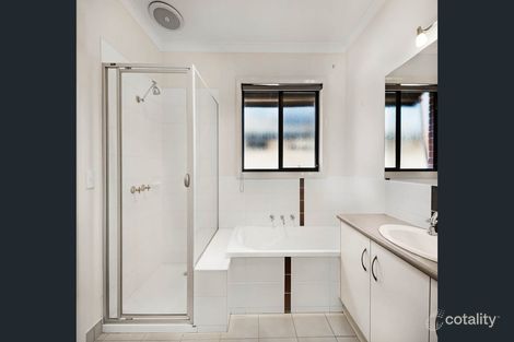 Property photo of 16 Rebecca Way Yarrawonga VIC 3730