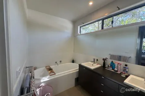 Property photo of 32 Watts Drive Varsity Lakes QLD 4227