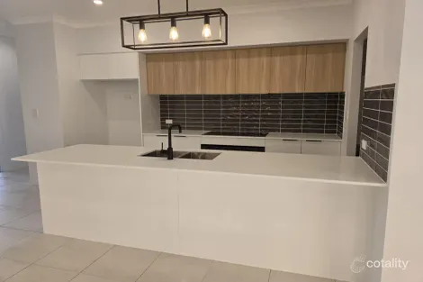 Property photo of 27 Logan Parade Logan Reserve QLD 4133