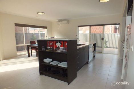 Property photo of 25 Sarton Link Pakenham VIC 3810