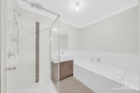 Property photo of 5 Haniper Grove Werribee VIC 3030