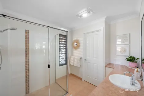 Property photo of 5 Parkview Court Kin Kora QLD 4680