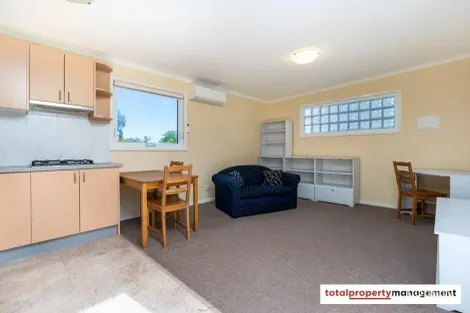 Property photo of 12 Bailes Court Wanniassa ACT 2903