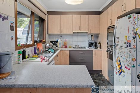 Property photo of 9 Nyora Close Endeavour Hills VIC 3802
