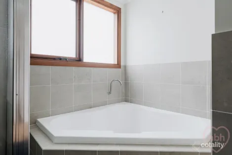 Property photo of 12 Fremantle Drive Stirling ACT 2611