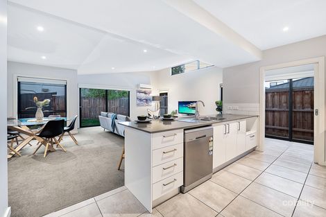 Property photo of 2 Llano Circuit Berwick VIC 3806