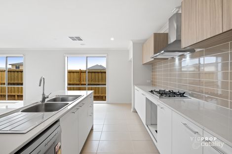 Property photo of 8 Hatter Street Werribee VIC 3030