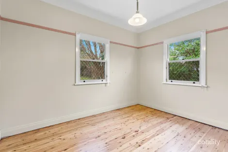 Property photo of 17 Geoffrey Street Mount Lofty QLD 4350