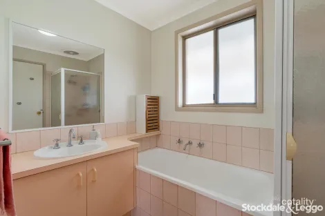 Property photo of 1 Lindfield Court Craigieburn VIC 3064