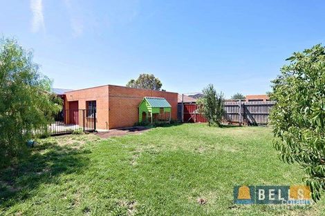 Property photo of 27 Douglas Avenue St Albans VIC 3021