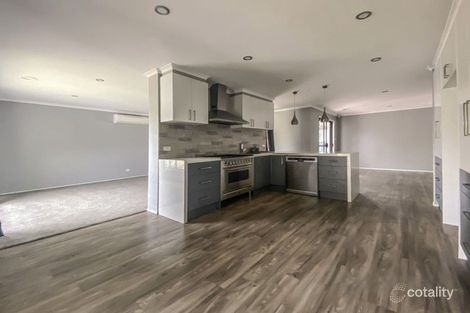 Property photo of 10 Wareham Court Hillside VIC 3037