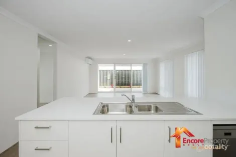 Property photo of 8 Siesta Way Madora Bay WA 6210