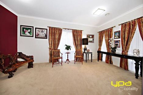 Property photo of 5 Toolondo Close Caroline Springs VIC 3023