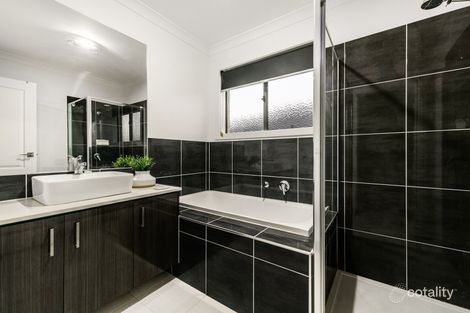Property photo of 30 Genevieve Circuit Cranbourne East VIC 3977