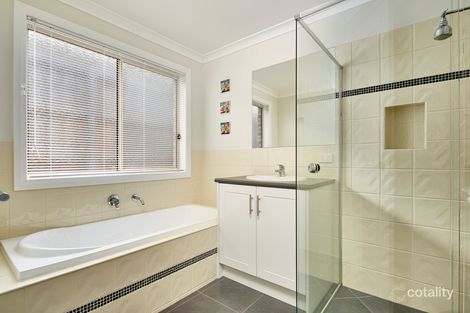 Property photo of 30 Kensington Square Drouin VIC 3818