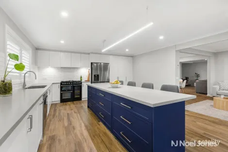 Property photo of 5 Valley Ho Chirnside Park VIC 3116