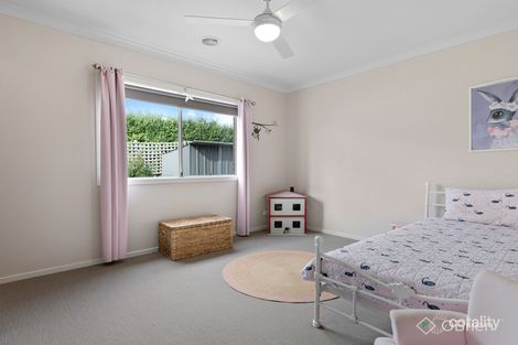 Property photo of 19A Lyndhurst Square Drouin VIC 3818