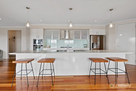 Property photo of 19A Lyndhurst Square Drouin VIC 3818