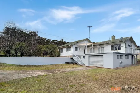 17 CREEK ST, COOMA, NSW 2630