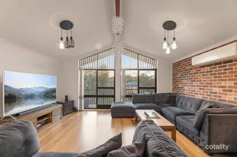 Property photo of 18 Black Close Illawong NSW 2234