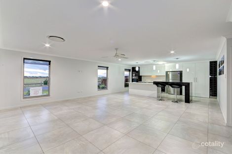Property photo of 1 Beech Links Drive Ashfield QLD 4670